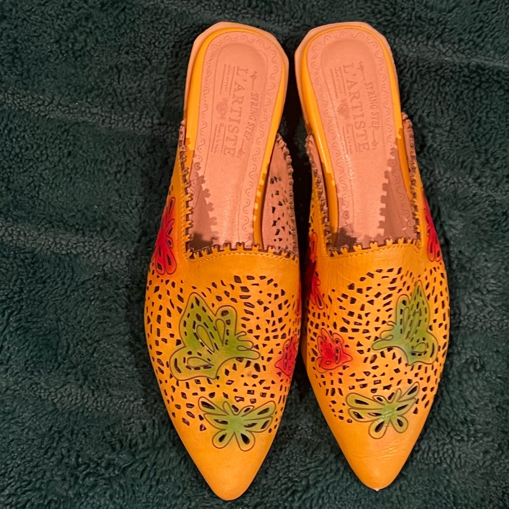 L'ARTISTE Step Yellow Floral L'Artiste Galatina Mule Leather Mules 37 (6.5/7) - Picture 6 of 9